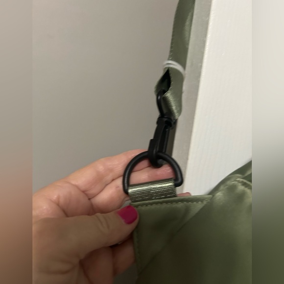 💕5/$15 Black Sling bag with Fun Patches, NEW - Picture 7 of 8